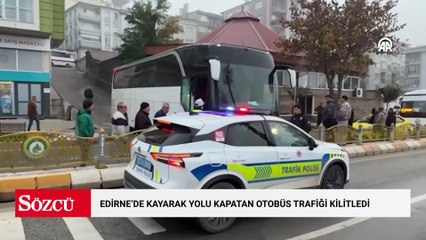 Edirne'de kayarak yolu kapatan otobüs trafiği kilitledi