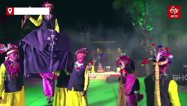 खजुराहो के आदिवर्त में रातभर सजी महफिल, देशी-विदेशी पर्यटक जनजातीय गीत-संगीत पर झूमे