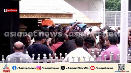 ശബരിമല ശ്രീകോവിലിന്‍റെ പിന്‍ഭാഗത്തെ സ്വര്‍ണപാളികള്‍ ഇളക്കി മാറ്റി പരിശോധിക്കുന്നു