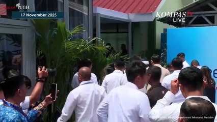 Momen Prabowo Duduk di Kelas Fokus Perhatikan Presentasi Siswa SMPN 4 Bekasi