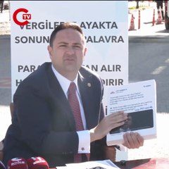 CHP Ankara Milletvekili Umut Akdoğan TRT önünde protesto düzenledi, başlığı da bu