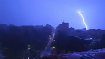 Tempesta di fulmini su Sassari, le spettacolari immagini di viale Italia illuminato a giorno