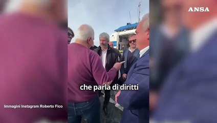 Comizio dal gozzo delle polemiche per Roberto Fico