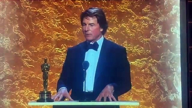 Souvent nommé et jamais récompensé, l'acteur américain Tom Cruise, a reçu dimanche soir un Oscar d'honneur, la première statuette dorée de sa riche carrière