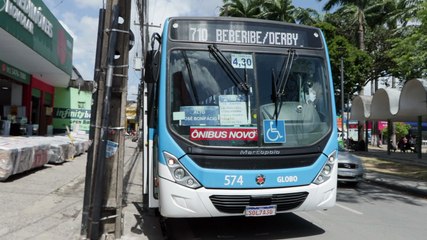 Acidente Fatal na Avenida Uriel de Holanda: Jovem se Pendura em Ônibus e Bate a Cabeça em Placa de Sinalização