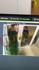 Vídeo mostra dupla roubando joias e dólares em condomínio luxuoso após enganar porteiro; assista