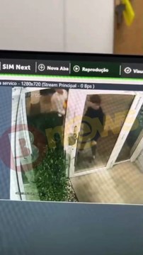 Vídeo mostra dupla roubando joias e dólares em condomínio luxuoso após enganar porteiro; assista