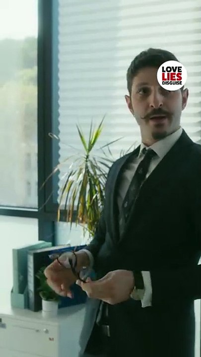 The most BIZARRE entrance ever 📦😂