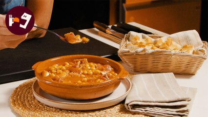 Oreja en salsa con garbanzos que sabe a pueblo (y a gloria)