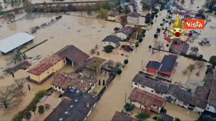 Maltempo Gorizia, esonda il Torre, persone sui tetti. Il sorvolo dei Vigili del fuoco in elicottero