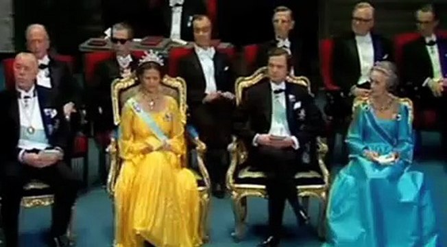 Milton Friedman interrumpido al recoger el Nobel de Economía