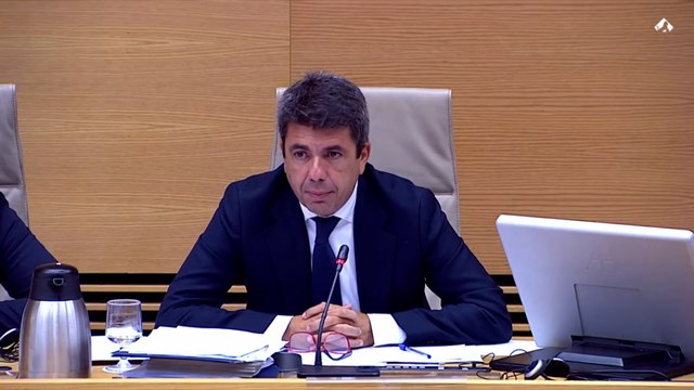 El PSOE insta a Mazón a revisar sus wasaps con Salomé Pradas durante la comida en El Ventorro