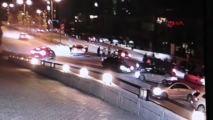 Trafikte tartışanlara müdahale etti, çıkan kavgada yaralandı