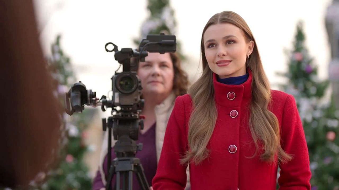 Love On Ice - Weihnachtszauber im Eispalast Trailer OV