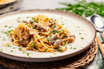 Espaguetis con salsa Strogonoff