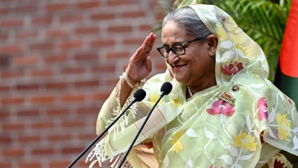 Momento en el que la ex primera ministra de Bangladesh Sheikh Hasina es condenada a muerte