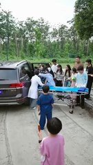 The story is now complete. The entire family, blinded by their own biases and favoritism towards their adopted daughter, scorned the true heiress. After awakening to her true nature, she shattered all pretense and hypocrisy with a single punch. She became