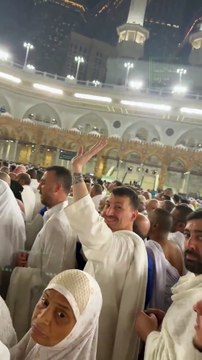 Galatasaraylı bir taraftar Umre'de Mert Hakan Yandaş'a denk geldi