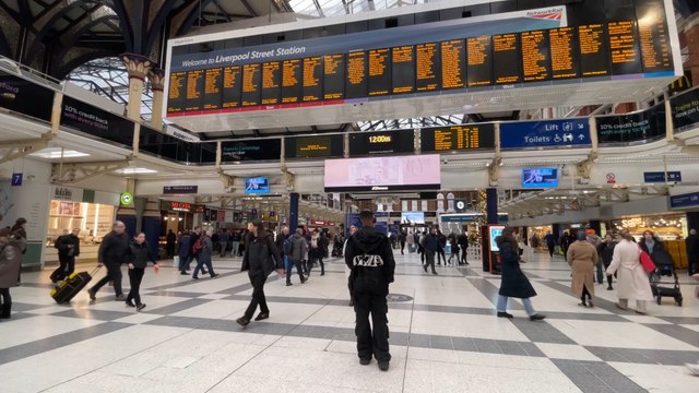 Airport rail passengers will no longer be fined for trying to pay by contactless