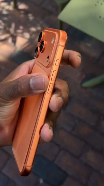 Un problème SANGLANT pour les AirPods Pro 3 ?