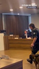 Deputado tenta atacar Freitas e reação do cão viraliza com vídeo