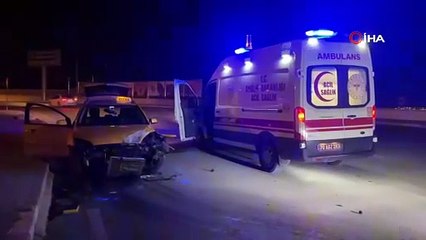 Karaman’da kontrolden çıkan ticari taksi aydınlatma direğine çarptı