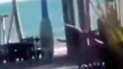 Casal é flagrado fazendo sexo quente em piscina de resort