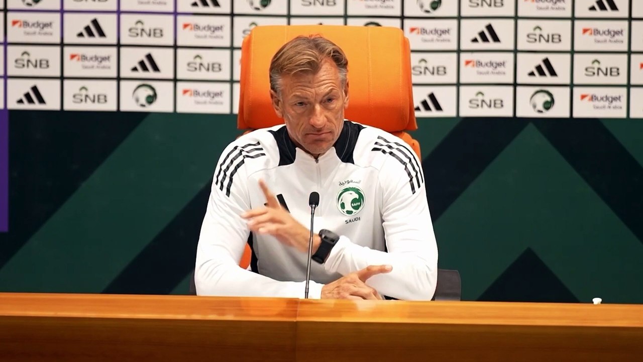 Hervé Renard (Arabie Saoudite) interrompt sa conférence de presse au moment de l’appel à la prière - Foot - Amical