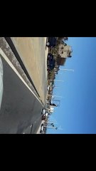 VÍDEO: Lona de publicidade se desprende e oferece risco à população em Salvador