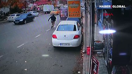 Fırtınanın etkisiyle ayaklanan cips standı, esnaftan kaçamadı