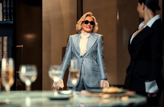 Glenn Close asegura que All's Fair es 'bastante buena', a pesar de la avalancha de críticas negativas