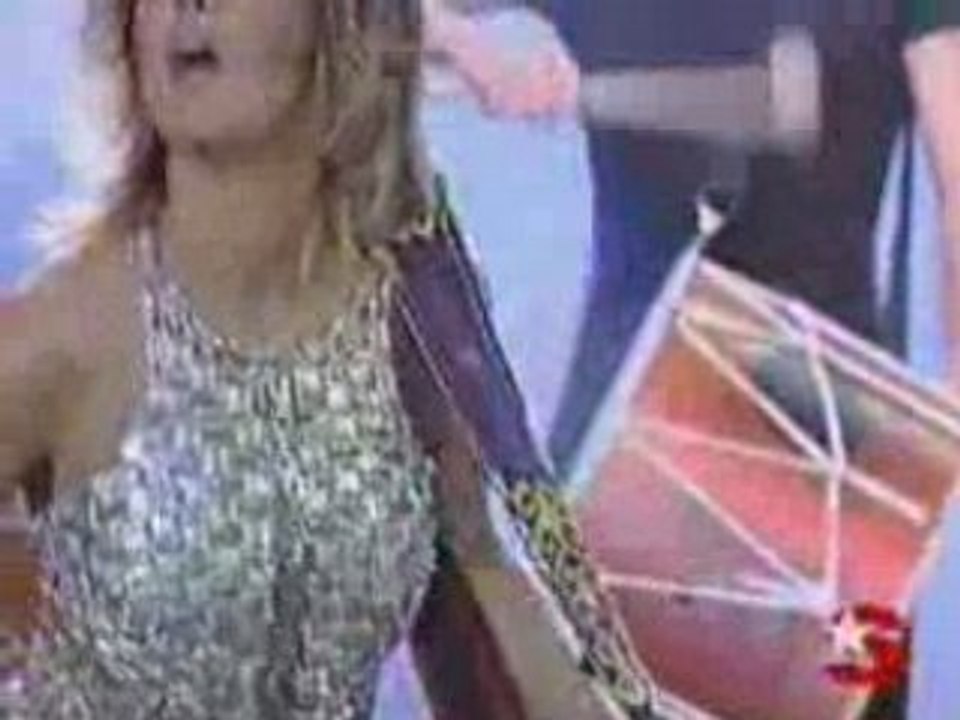 Gülben Ergen and Anadolu Ateşi