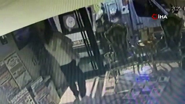 Böcek ailesi el birliği ile katledilmiş! Otel ilaçlı, kapı kilitli: 'Otelde koku olduğu için kapıyı kilitleyip yemeği bahçede yedim'