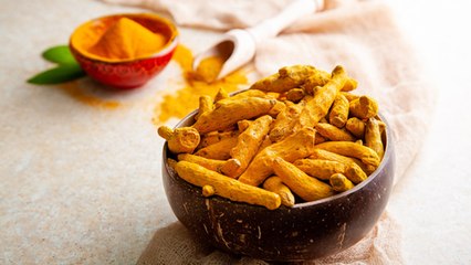 Kachi Haldi VS Powder Haldi:कच्ची हल्दी या पाउडर हल्दी कौन ज़्यादा असरदार है |Boldsky