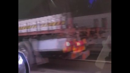 고속도로 터널에서 화물차 사고 뒤 화재...1명 사망 / YTN