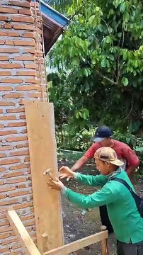 Phụ hồ không chỉ cần khỏe… mà còn phải CỰC KÌ NHANH TRÍ 💪🧠 Tảng đá to đùng tưởng đập cả ngày không nát? Chỉ cần biết “1 ĐIỂM CHẾT” là… VỠ TUNG 1 PHÁT LUÔN 😱🔥 10 giây cuối xem xong auto HẾT HỒN, không tin kéo xuống coi đi rồi biết 🤯👇