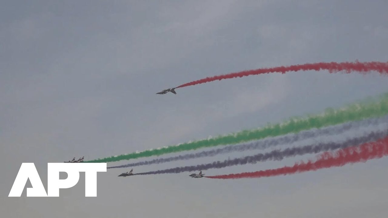 Dubai Airshow 2025: UAE Knights Perform Dazzling Smoke Display in Biggest Edition Yet | APT