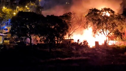 Dos heridos tras arder un asentamiento chabolista en Sant Martí, Barcelona