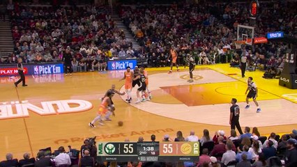 Mitchell's 37-point masterclass sees off Milwaukee