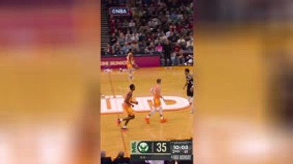 Mitchell casse les chevilles de Harris et embrase Cleveland