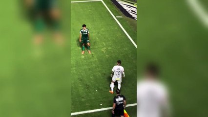 Çalım atmaya çalışan Neymar'ın zor anları ekranlara yansıdı