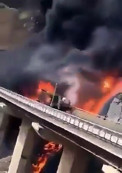 “🚨⚡️A tragic crash in Saudi Arabia a bus carrying Indian Umrah pilgrims  collided with a fuel tanker, leaving dozens dead.”