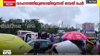 പള്ളിപ്പുറത്ത് ശബരിമല തീർഥാടകർ  സഞ്ചരിച്ച വാഹനം മറിഞ്ഞ് തീർഥാടകർക്ക് പരിക്ക്