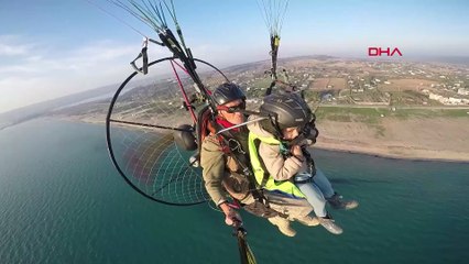 Hamza ve Seyit kardeşlerin, Saros'ta paramotorla uçuş heyecanı