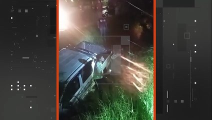 CAMIONETA CAE AL CANAL DE DRENAJE