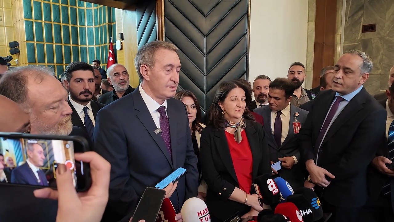 Tuncer Bakırhan gazetecilerin sorularını yanıtladı: Bahçeli’nin İmralı çıkışını destekledi; Adalet Bakanı’na AİHM kararına uyma çağrısı yaptı