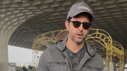 एयरपोर्ट पर स्टाइलिश लुक में दिखे Hrithik Roshan