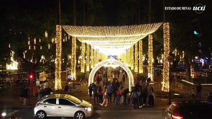 Luzes de natal na Praça da Liberdade: vídeo de drone mostra inauguração