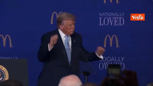 Trump balla sulle note di Ymca a summit economico di McDonald's a Washington