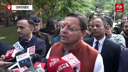 देहरादून आईएसबीटी में फैली गंदगी देख सीएम धामी हुए नाराज, खुद झाड़ू उठाकर किया साफ